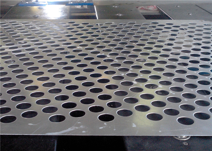 不锈钢冲孔网的四个方向都凸显出它的美